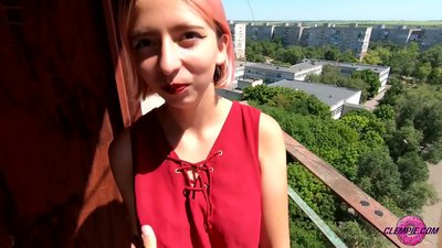 ශිෂ්ය සංවේදකයා පිටස්තරයේදී ආගන්තුකයෙකු උරා බොයි - ඔහුගේ මුහුණ මත කැක්කුම